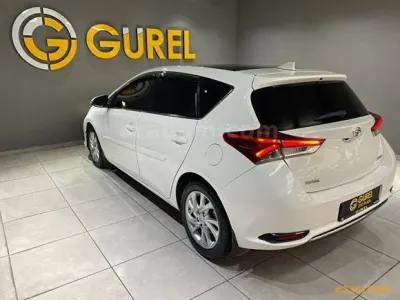 Toyota Auris 1.4 D-4D Advance Skypack